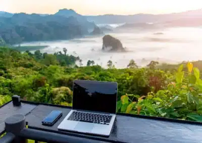 Digital nomades en 2026 : pourquoi votre assurance voyage ne suffit plus.