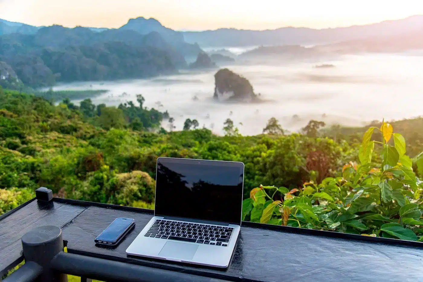 Digital nomades en 2026 : pourquoi votre assurance voyage ne suffit plus.